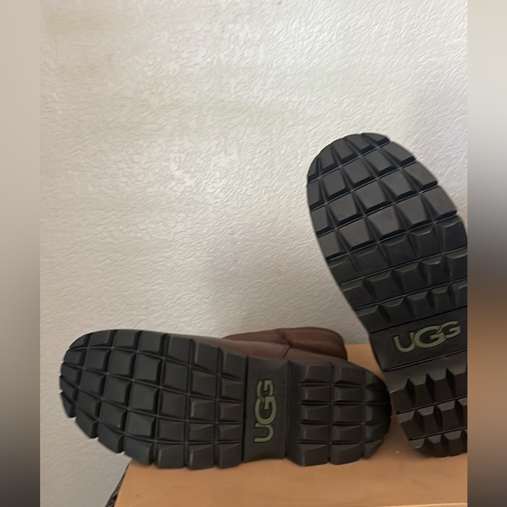 Men’s Beacon UGG boots NWT